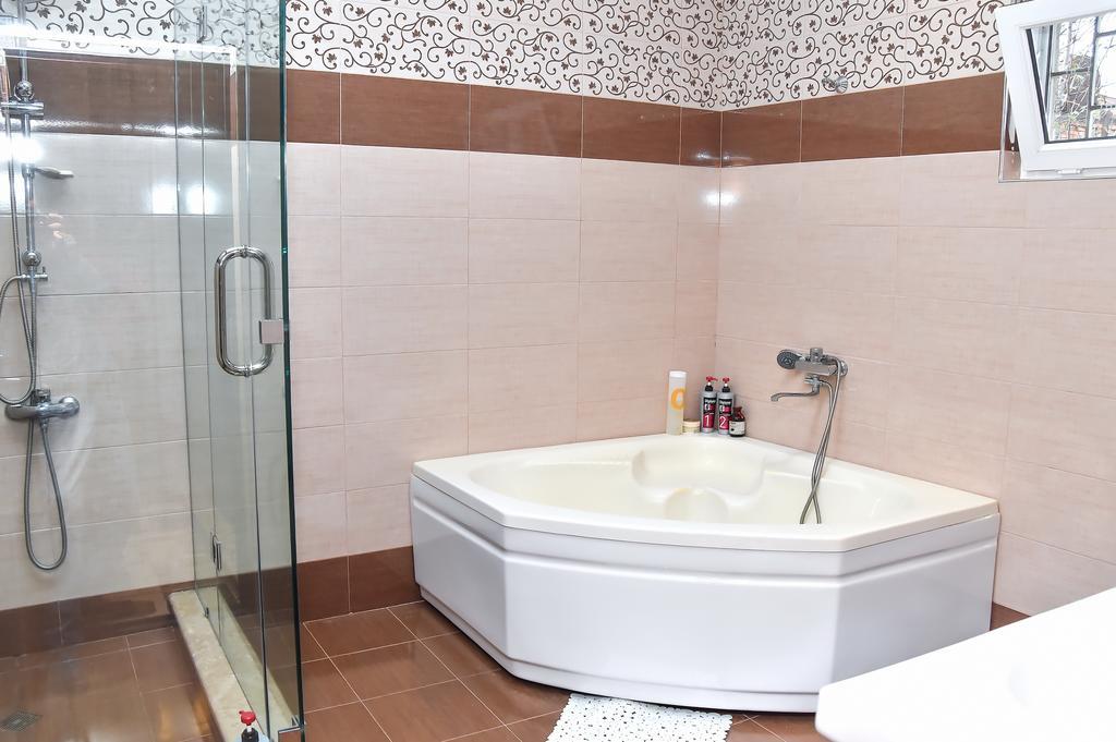 Hotel Sofia à Koutaïssi Extérieur photo