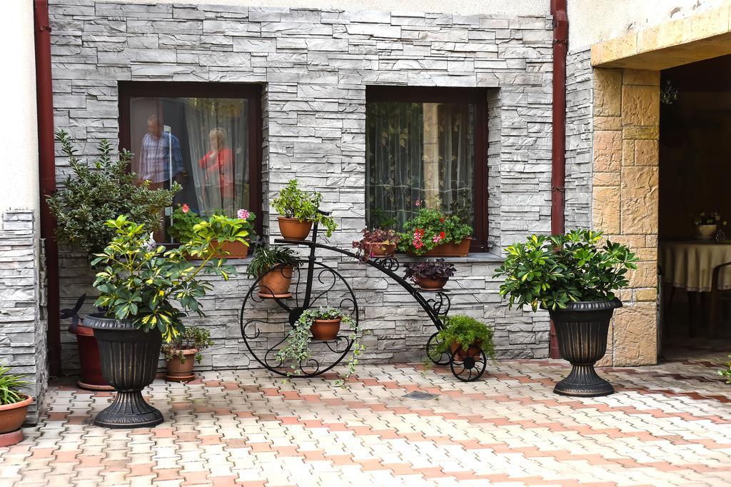 Hotel Sofia à Koutaïssi Extérieur photo