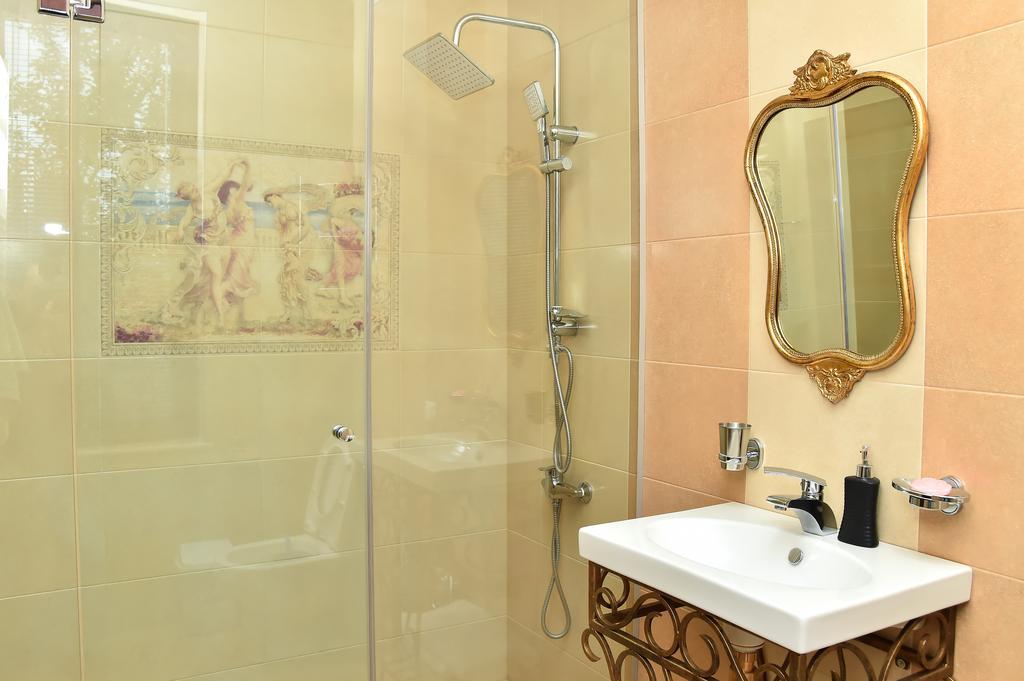 Hotel Sofia à Koutaïssi Extérieur photo